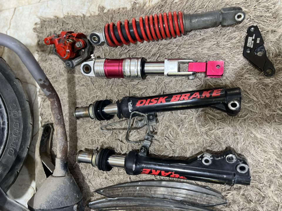 كل الغراض تفصيخ ونضيف 100/100
صدر امامي نضيف شغال بلاد 20
دبل خلفي بلادي 10
دبل خلفي قزم تزويد سعره 35
فج كامل بلادي جيب وشد حتى دسكاته بلاد سعر 15
صالنصه بلاد نضيفه سعره 20
تخم اشاير وبكلايت ومازده بلادددد سعره 10
فلنجه بلاد سعره 5
زوج وياله وتايرات بلاد اصلي نضيف سعرهن 35

شراي رمش وخابرك ***********
عنواني كوتت
