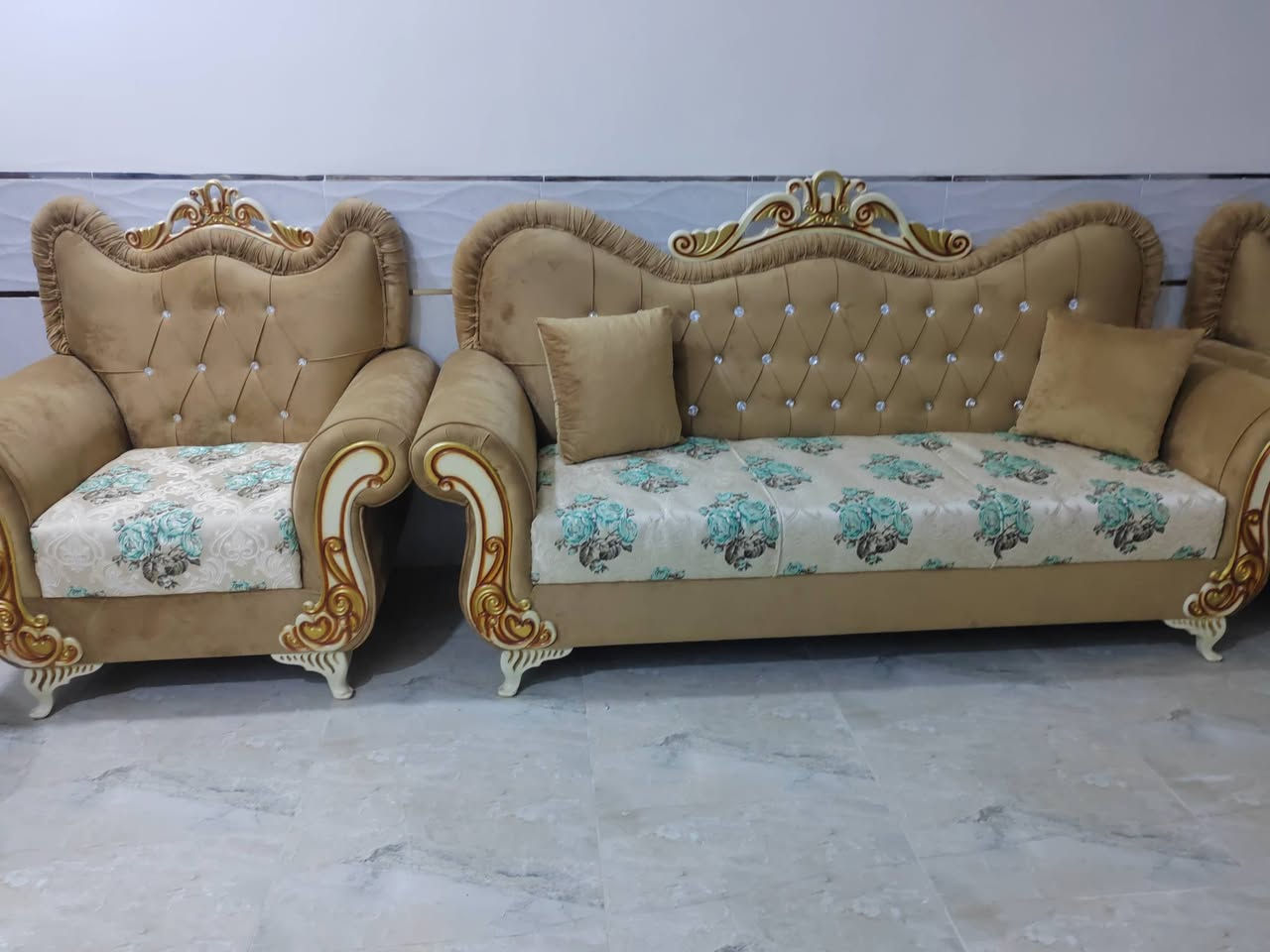 غراض جديده لتخامه كل واحد ١١مقعد وتسكام عراقي
عنوان بابل قضاء الهاشميه الاستفسار لاتصال ***********
