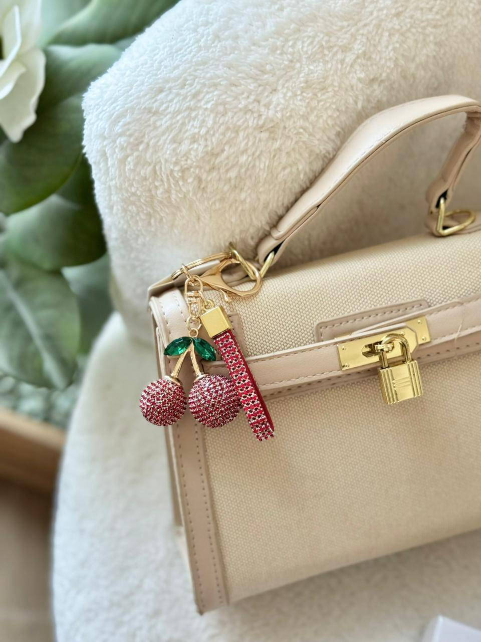 ✨ تشكيلة فخامة تخبل 😍✨
طقم ذهبي ملكي 👑
ساعة نسائية راقية ⌚️
طقم ناعم بتصميم غزال 🦌
حقيبة أنيقة مع إكسسوار مميز 👜🍒

كلهم متوفرين الآن وبأسعار مناسبة 🔥


**إذا كنت صاحب هذا الإعلان وتريد حذفه لأي سبب، رجاءا أرسل رسالة إلى الدعم الفني**