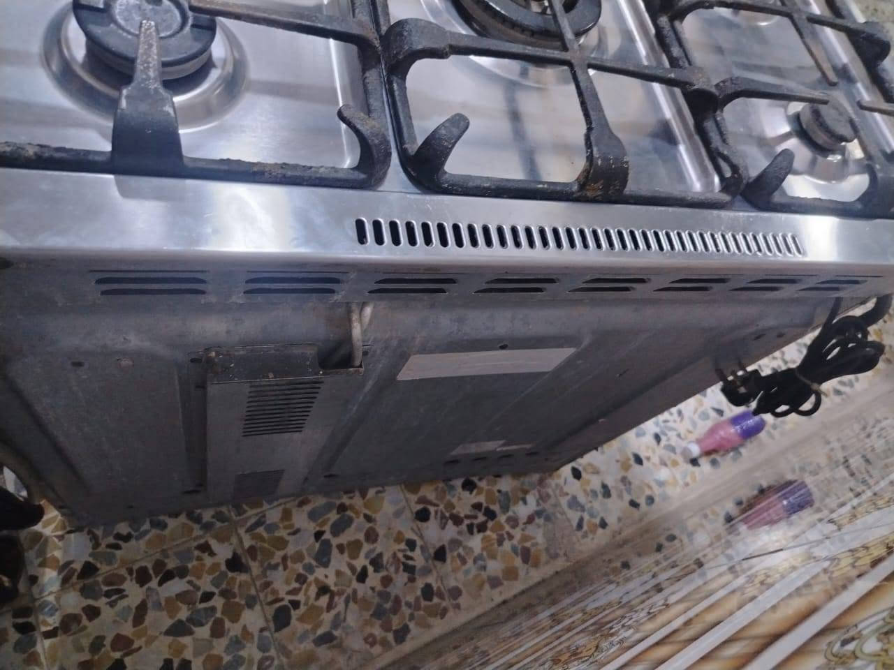 طباخ جديد لبيع لسعر  ١٤٠.  ***********
