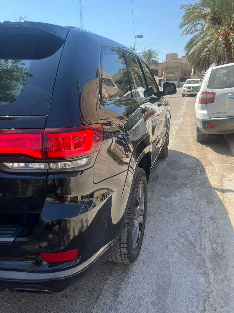 السلام عليكم
للبيع 🔴
 جيب اوفرلاند.  2021  Jeep overland‎
معروفة مواصفات الاوفرلاند فول الفول 
و شكل السومنت 
عداد الكيلومتر  : 60 ميل
 المواصفات: وارد امريكي
 فول مواصفات ١/١ 
حجم المحرك: 3.6L
فور ويل + ماوس
سستم صوت ودمام بالصندوك
سويج بصمه عدد 1
 بصمة + بانوراما + جكات
اوتو بارك مساعد اصطفاف
 مقاعد جلد اصليه + اثنين كهرباء (تدفئة+تبريد) + خزن(ميموري) تدليك
 خلفية تدفئة
 تشغيل عن بعد
 الجنطه فتح عن بعد  شاشة_امامية_كبيرة

 نظام_خرائط(نظام ملاحة)_Navigation نظام_زاوية_التوجيه
 نظام_حالة_النقل
 نظام_اتزان_السيارة جهاز_مساعد_بالقياس نظام_مستشعر_صف_المركبة
 كامرة خلفية دوارة اصلية
 صندوك كهرباء
 استيرن كهرباء +  تدفئة
 + شفتات كير
 فول تحكم استيرن (جهتين امامي + جهتين خلفي) رادار_خلفي + جانبية+ امامي
 نظام إطفاء المحرك فقط عند الوقوف واعادة تغشيل المحرك عند المشي نظام تزحلق
 فور ويل
 متعدد أنظمة القيادة (ثلجي, رمالي,طيني,صخري) دبل كير(عادي+اوتوماتيك)
 ناقل حركة ٨ نمر
 نظام سبورت دكمة
 نضام اقتصادي ECO
 دبل حساس(امامي+خلفي) ماسحات_جام_امامية_تعمل_تلقائيا_عند_ملامستها_للمطر
 نظام_تنبيه_للنقطة_العمياء
 مري كهرباء (شفط) AUTO
 مري_قلاب
 مري _جانبي_تدفئة مرايا_جانبية_حساسة_للضباب_تعمل_
تلقائياً + اشارة بالمري 
لايتات داينمك متحرك مع المقود
 لايت عدسة دخاني زنون(عالي+ناصي)_يعمل_تلقائياً_عند_الحاجة
السيارة حادثها جاملغ وباب الايمن ومبدل بلادي نفس اللون وبيها دعامية صبغ فقط

 هـ/ ***********
بغداد / شارع فلسطين
