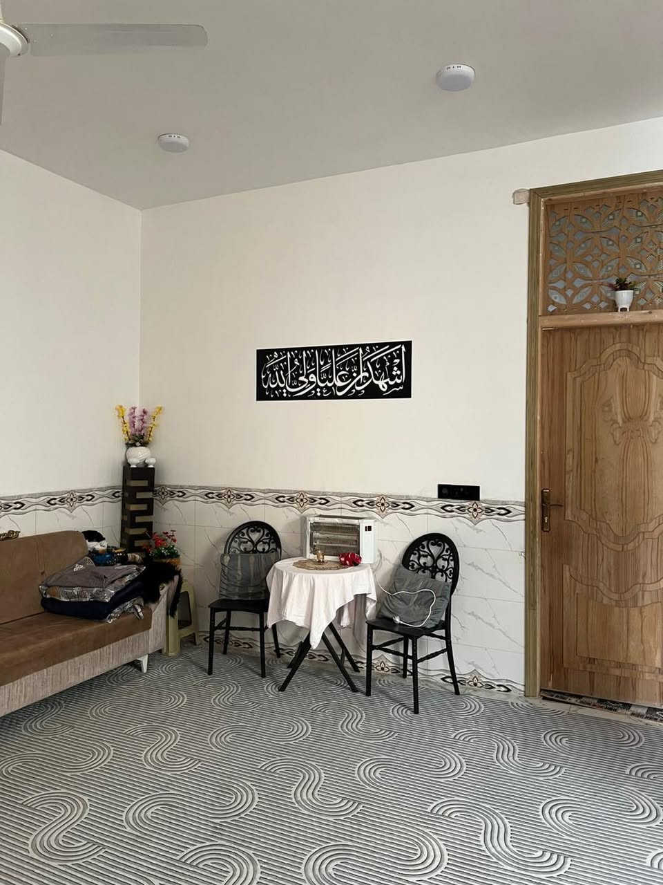 🏠 / دار للبيع مساحة ٢٠٠م طابو زراعي سند ٢٥

البناء يحتوي على مطبخ .هول . أستقبال . غرفتين نوم . مجمع صحي 
نقص تطبيك سطح والدرج

الموقع 🌏 /ورديه داخل منطقه الامام سيد موسى

للاستفسار مراسلة الصفحة او الاتصال على الارقام التالية 
***********
***********
