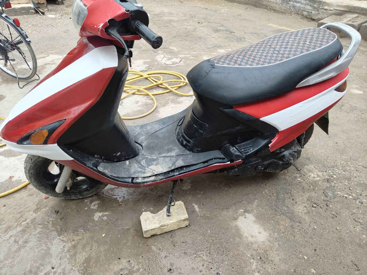 فراشة فحل
دراجه جاهزة كهربائيات شغاله   عايزة بس باتري باتريهة ضعيف  تايراد جدد   دبلات جدد  دراجه جاهزة ونظيفة بيهة لاستيك ولف  وصوت بخرز الكلج  وسعر مناسب جداا جداا 200 وبيهة مجال  تفاصيل خاص او اتصال ***********
