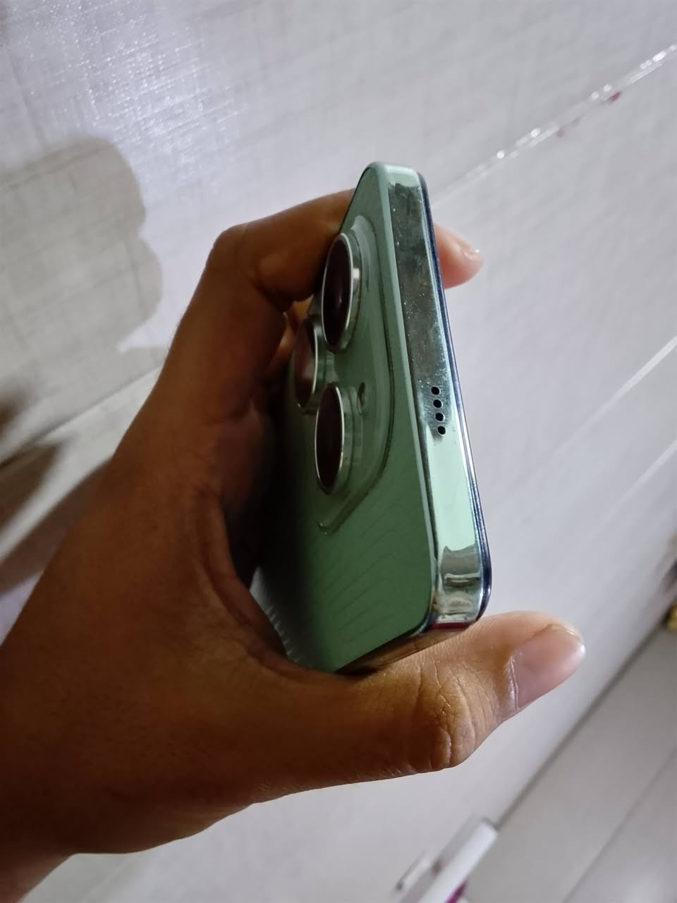 السلام عليكم.. جهاز تكنو سبارك 20 برو (Tecno Spark 20 Pro) للبيع 📱✨
المواصفات الرئيسية للجهاز:

الذاكرة الداخلية: 256 جيجابايت.

الذاكرة العشوائية (الرام): 8 جيجابايت (وتصل إلى 16 جيجابايت مع الميزة الافتراضية Extended RAM).

الكاميرا الخلفية: بدقة 108 ميجابكسل فائقة الوضوح لصور احترافية.

الكاميرا الأمامية: 32 ميجابكسل مع فلاش مزدوج.

المعالج: MediaTek Helio G99 قوي جداً للألعاب والاستخدام اليومي.

الشاشة: بحجم 6.78 بوصة وبتردد 120 هرتز لسلاسة تامة.

البطارية: 5000 مللي أمبير تدعم الشحن السريع بقوة 33 واط.

التصميم: الظهر المميز المصنوع من الجلد الصناعي المريح والمقاوم للبصمات. [1, 2, 3, 4]

السعر  للموبايل: 175 ألف دينار عراقي 💵

الجهاز نظيف جداً وأخو الجديد" 

( "بدون ملحقات")

مكاني البصره حمدان

للتواصل والاستفسار: (***********)
