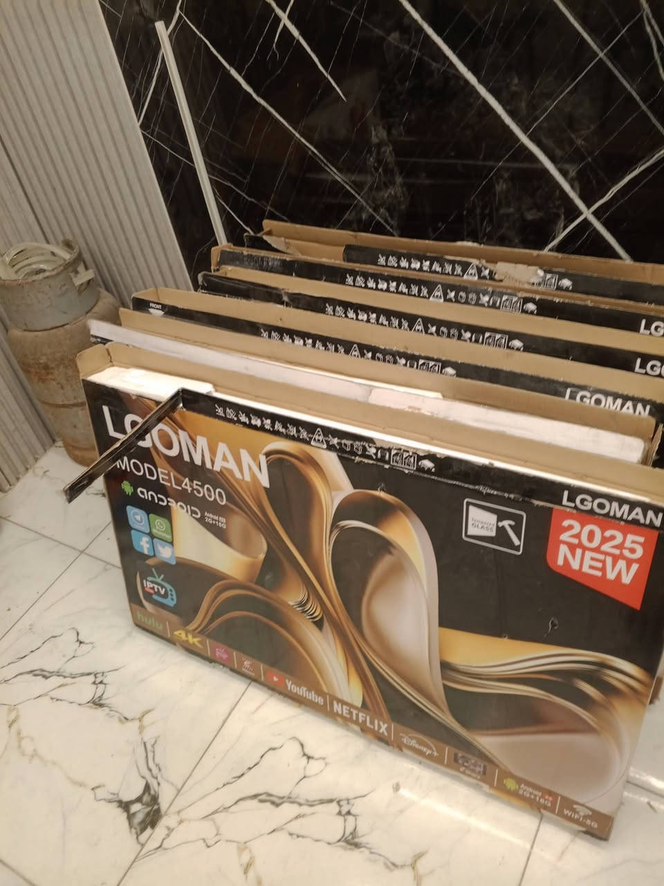 السلام عليكم أربع شاشات حجم 45 ضد الكسر ضمان سنتين مكاني بغداد الحبيبيه ***********
