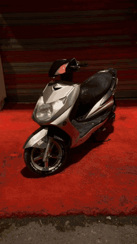 سلام عليكم (دراجة سكنس فحل نوزل  للبيع )الكهربائيات كلهة شغاله سلف هندر الايتات الماميه شغاله وليوره شغاله  (لدبلات امامي خلفي شغال  .بريكات) قفل ستيرن قفل الجوزه كلهن شغالات)كامله 
(الدرجه خير من الله على وضع البلاد ) 
لتواصل واتساب (***********) المكان بغداد الاعظمية السعر750 وبيها  مجال حك الجيه
