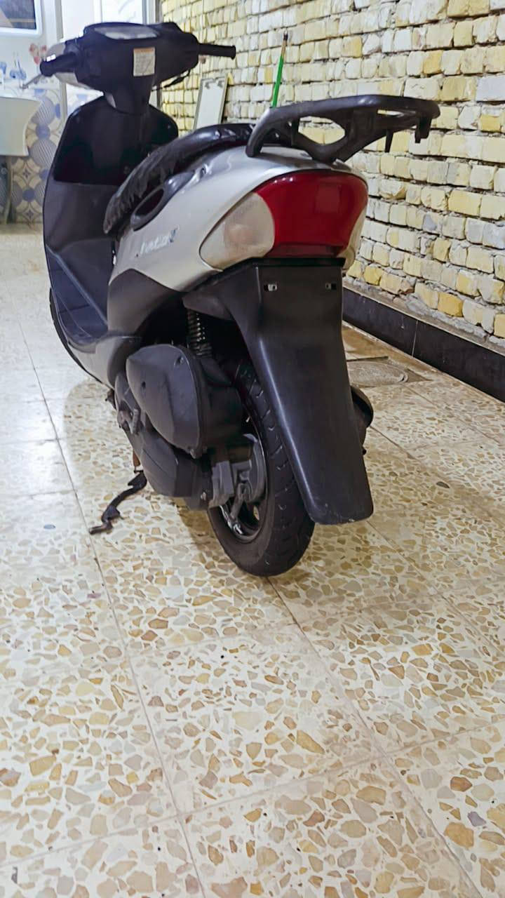 سلام عليكم دراجه سازوكي للبيع. 
دراجه ما مفتوحه و ما ناقصهه اي شي 
تجي تصعدهه وتروح . سعر ٣٧٥
ملاحضه مكلف بل نشر رقم صاحب دراجه ***********
