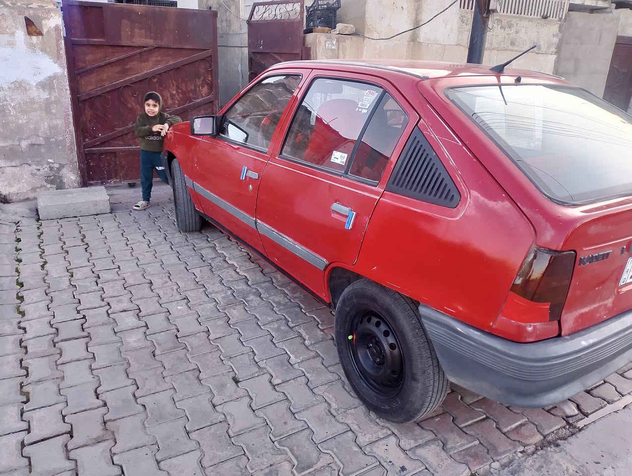 سياره اوبل كاديت رقم دولي شرط التحويل نضيفه حيل كلها ابلاديه دفتر بانزين بيها سعر 28وبيها مجال رقمي مبايل ***********
