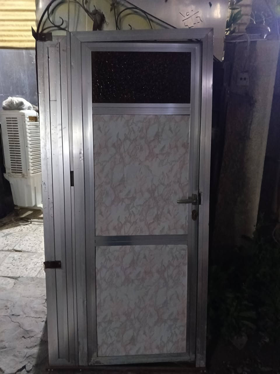 سلام عليكم شباب غراض البيع كلهن نضاف+ تانكي ٢٥٠ نضيف+ كيزر اخو جديد تعليك+ باب  المنيوم ارتفاع مرتين والعرض80 ( مكاني بغداد الحرية ثالثه اكو توصل بكروه🚕كلمن وسعره الي ريدهن يجي خاص *********** 📞📞
