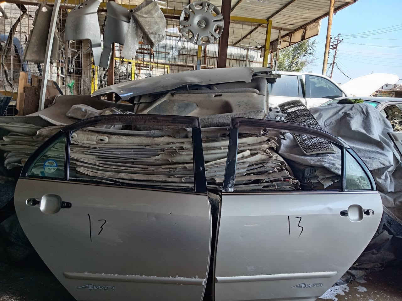 السلام عليكم لبيع غراض مال كورله موديل 2005 مكان كربلاء ***********
