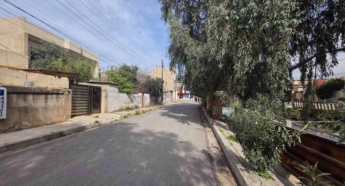 الدار للبيع 
قديم حساب الأرض 
الموقع الموصل حي الجامعة قرب شارع الأسواق الرئيسي 
المساحة ٢٢٧ متر واجهة ١٠ الاتجاه شروق تام 
البناء طابق واحد الدار فارغ استلام فوري 
سعر ١٩٥ مليون 
للاتصال على الرقم ***********
او التواصل على الخاص 
مكتب نون لتجارة العقارات الكائن في حي المصارف مقابل مسبح الابراج قرب مطعم قصر السلطان 
اوقات الاتصال من الساعة العاشرة صباحا وحتى الساعة التاسعة مساء
