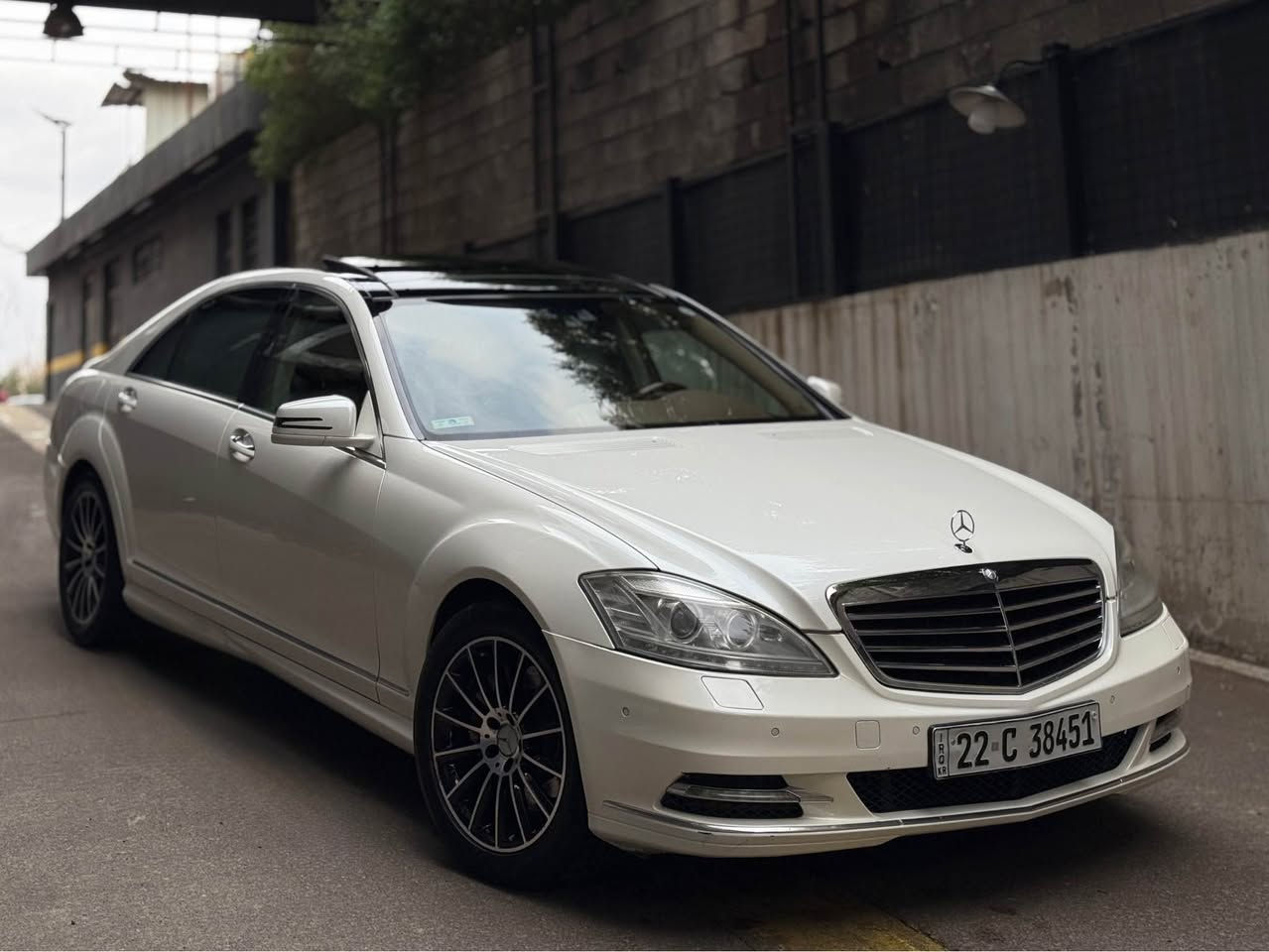 السلام عليكم بيع او مراوس بشمالي

Mercedes S Class 350 AMG
السيارة وكالة اربيل باجكير يعني مواصفات خليجي
مكينة: 350 بانزين 6 سلندر
السيارة بلادي AMG ✅

 موديل 2013
 عداد المسافات 117 الف كيلو حقيقي

السيارة خليجية مكفولة كفالة عامة من الصبغ جديدة كلش بيها PDR باب السايق ومايبين ابد فقط بالسونار يطلع

مكينة كير 100% بشرط كفالة
سيرفس كهربائيات وميكانيك كلها شغالة وكفالة دهون وفلاتر سيرفس كامل جاهزة من كلشي

المواصفات AMG
داخل بيجي والدشبول بيجي
باب طويل رئاسي
ناظور ليلي  
رادارات 
ثلاجه خلفيه
بردات عدد 5 
توقف ذاتي 
بانوراما 
بصمه تشغيل مع الابواب ايضا بصمه 
كشنات تدفئه وتبريد وخزن 
كشنات داينمك مع القيادة
لايت داينمك مع السترين متحرك
صندق شفط كهرباء 
جكات شغالة بلادي
ابواب شفط

الرقم الجديد اربيل تحويل مباشر

اي سؤال او استفسار 
*********** Singapore
