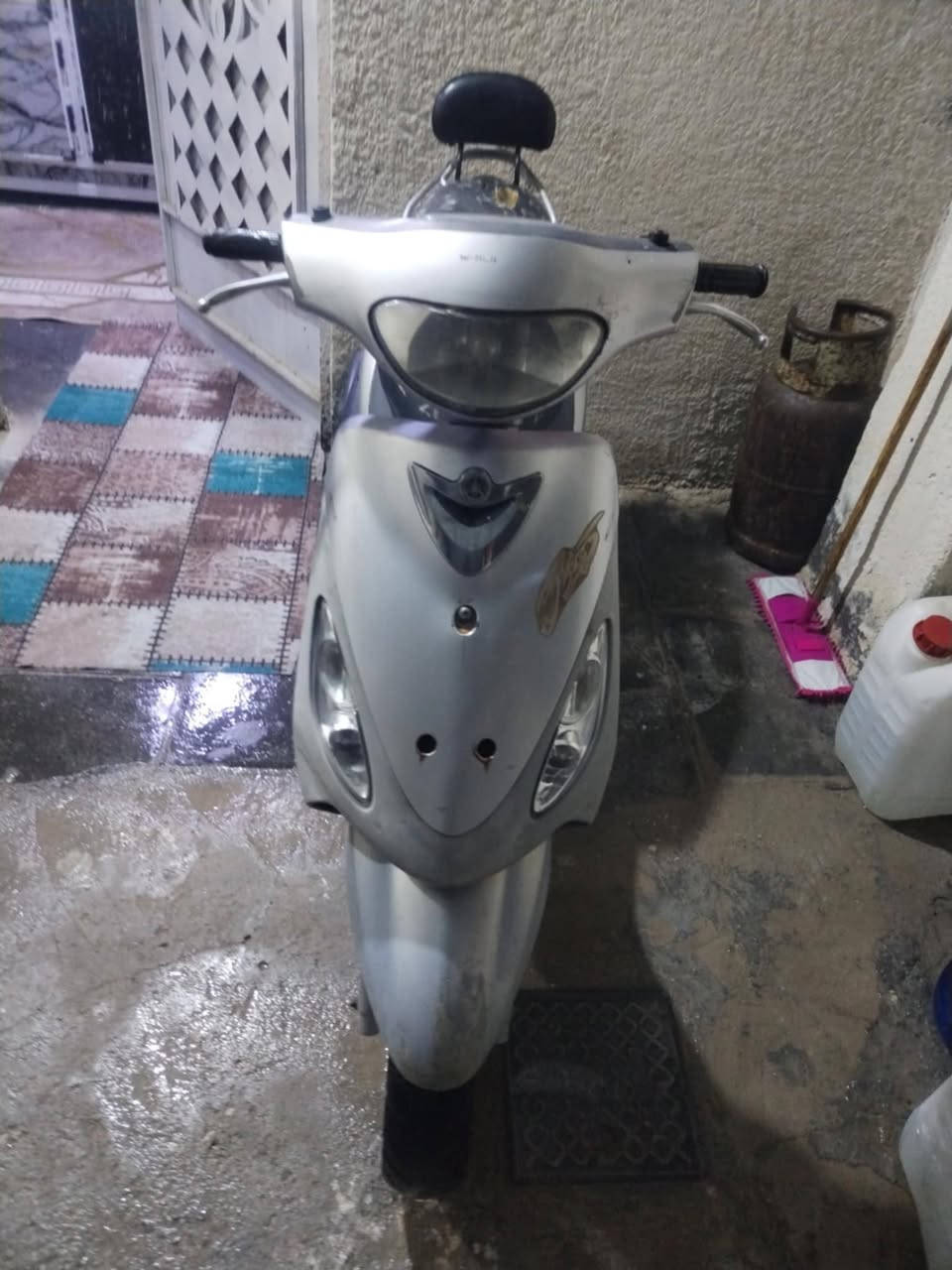 قيم السعر وانه ارد عليك للا قبل راعيه بسعرك

مو تكسر سعره دراجه نضيفه وحلوه مابيه شي

نكره سلف

*********** سماوه تقاطع جربوعيه الأولى

ملاحضه مفتوحه بس ناعمه
