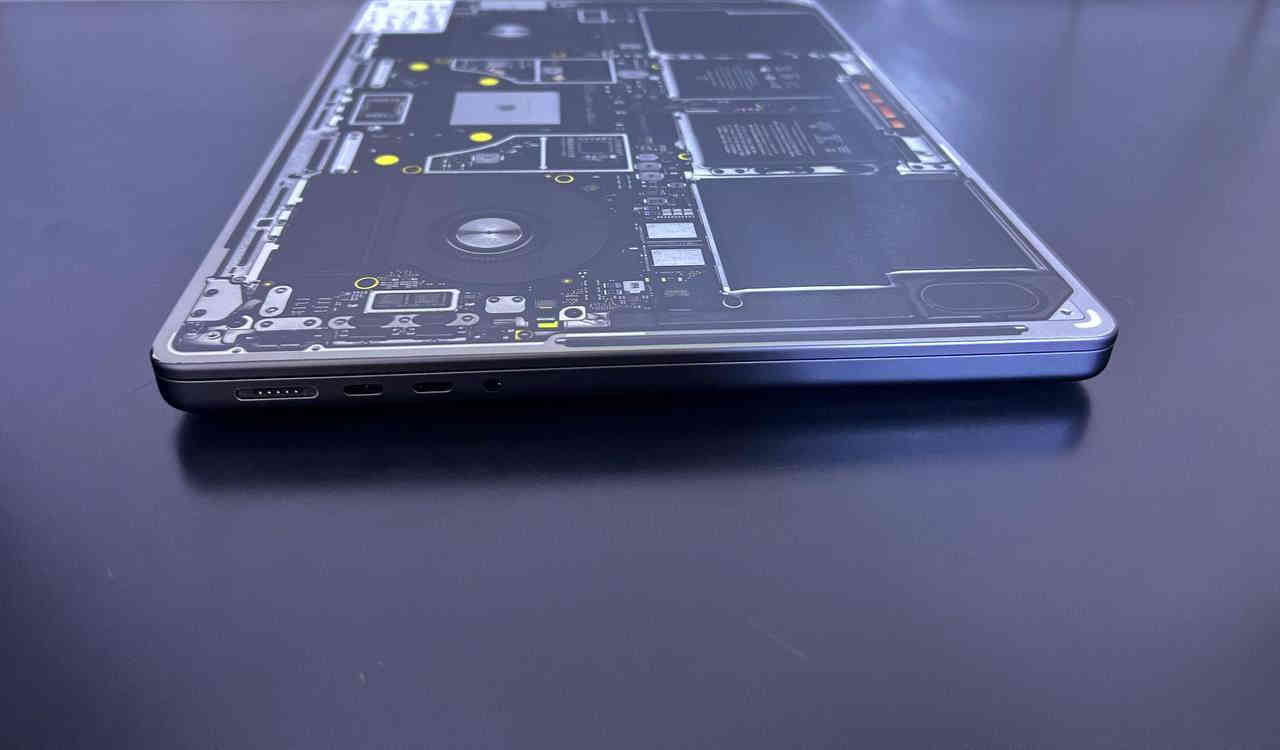 MacBook Pro 2023 
M3 PRO 14”

Ram 18 | SSD 500
Battery 100 | cycle 35 

Price: 2.190.000 

ملاحظة : الماك عليه تغليف فريد من نوعه لحماية الماك

***********
