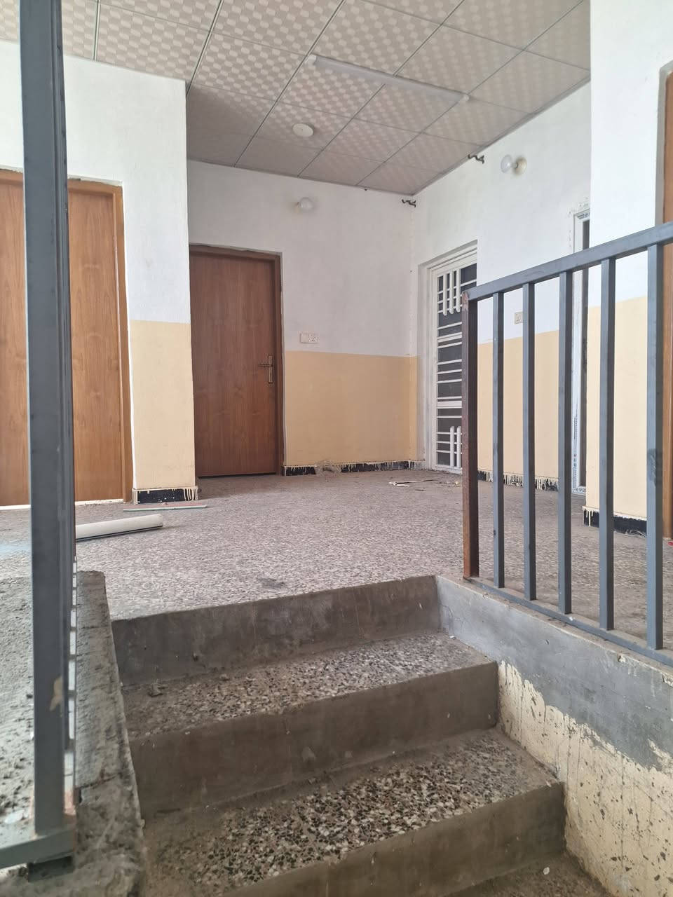 شقة.للايجار طابق ثاني سايدين الشهداء عروبه بناء جديد ونضيفه الشقه ***********
