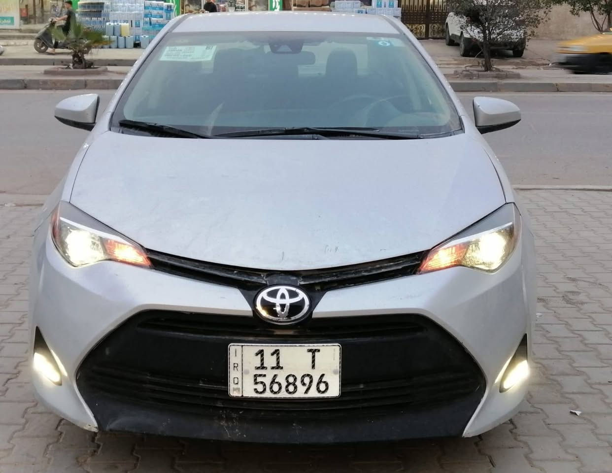 ***********
رايدهة ب 129 ورقة 
كورلا 2019 LE.المرغوب
جديدة جدا ماشية 70 الف 
محرك 1800
شاشة كبيره،، كاميرا دوارة
رادار امامي توقف ذاتي
رقم بغداد تحويل مباشر 
هزة وسنوية جدد 
حادثهة باب السايق وشوية من الجاملغ وية الباب 
وبالعراق شخط بالهلال الخلفي عكس السايق وشوية من الباب
