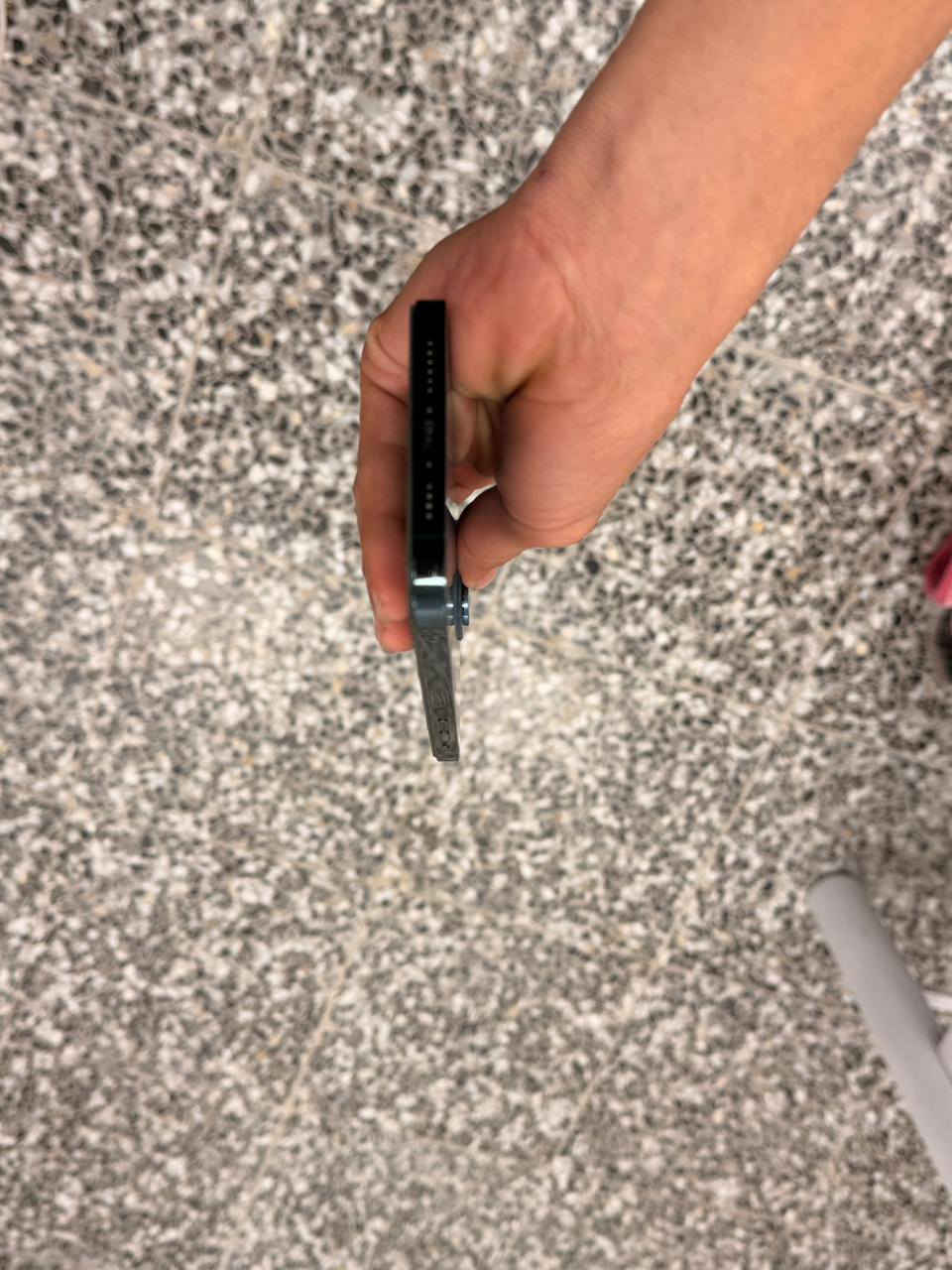 الذاكرة 512
البطارية مستبدلة شرط وكالة لايصرف ولا ماعرف شنو

الشاشة كذلك مستبدلة او شرط وكالة تروح تفحص 

جهاز نضيف كلش تجي وتشوف بعينك 

مكاني القبلة قرب البريد 

رقمي ***********

السعر 400 او بي مجال قليل
