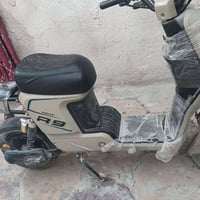 دراجة كهربائية • سكوتر كهربائي