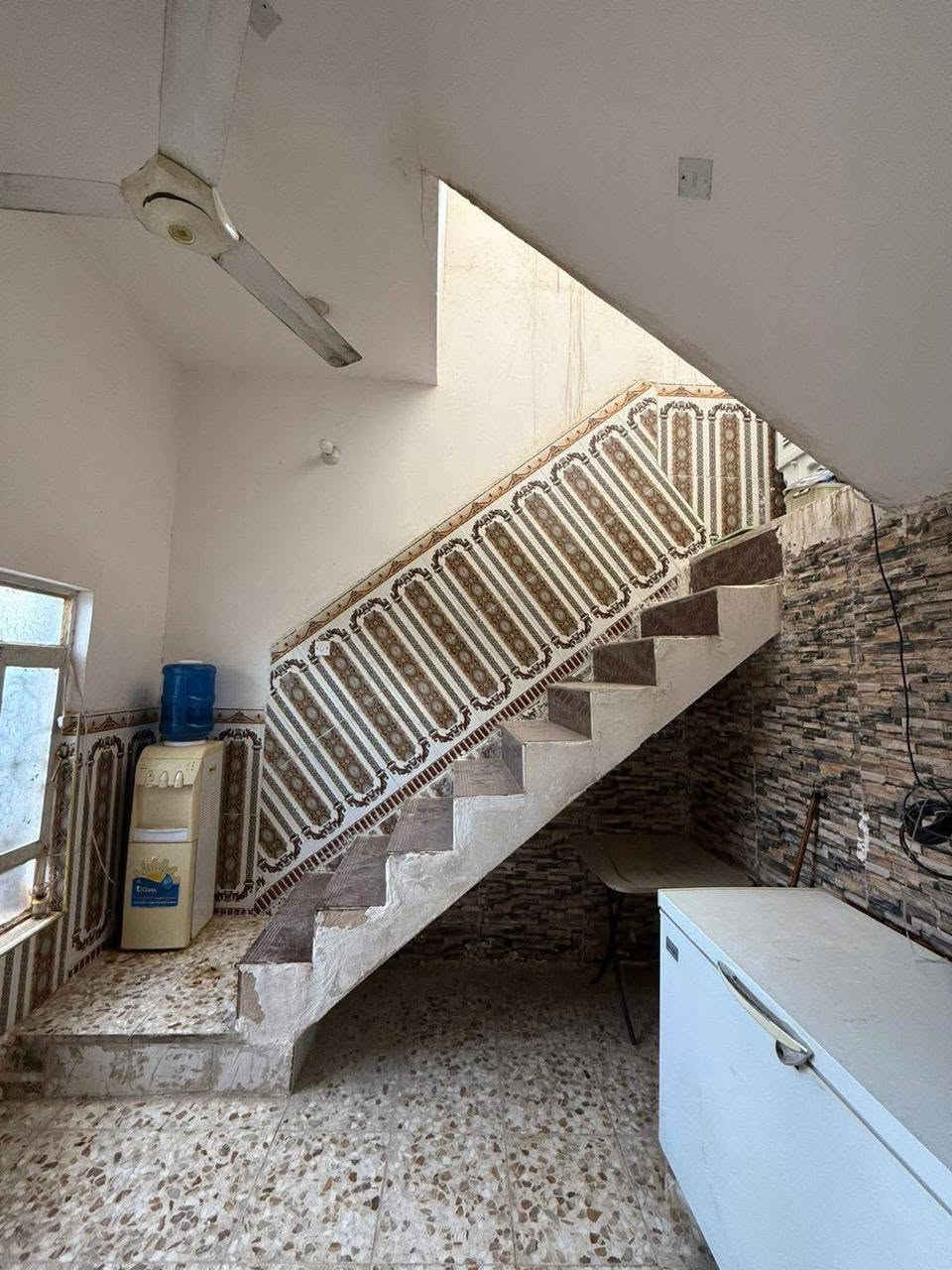 بيت مؤثث للبيع 
ال رباط زراعي 
100 متر مربع 10/10
بناء طابوك زغار كونكريت مسلح 
غرفة نوم كبيرة وصالة ومطبخ وصحيات خارجية وداخلية وبراني..
اقرار محكمة..
الاثاث الي بيه..
سبلت 2 طن عدد 2
مكيف 2 طن عدد 2
ثلاجة كبيرة مو دنكا
مجمده 
غسالة ملابس 
براد ماء
مبرده 
طباخ 
شاشة بلازما وستلايت 
منظومة انترنت متكاملة 
ميز نضد خشب
خزانات مياه وكيزر وكامل الكهربائيات 
السعر مع كل الاثاث 44 مليون مع مجال قليل..
للاستفسار 
***********
***********
