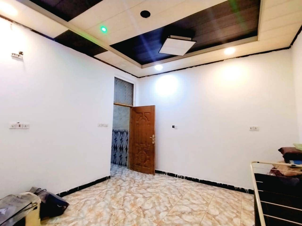 دار سكن طابو صرف للبيع 

المساحه //100متر ____ 5وجه __ نزال 20 

البناء // طابوگ _ حديث _ طابقين _ على التبليط 

التفاصيل // طابقين _ غرفتين نوم _ هول _ مطبخ _ استقبال 

مجمعات صحيه 

خدمات // مي كهرباء تبليط مدارس 

يباع نقد ويباع (مبادره) بشرط توفر موافقه مصرف العقار 

#الدار_المعموره_للعقار 

***********

من لديه عقار ويرغب بالبيع مراسلت الصفحه
