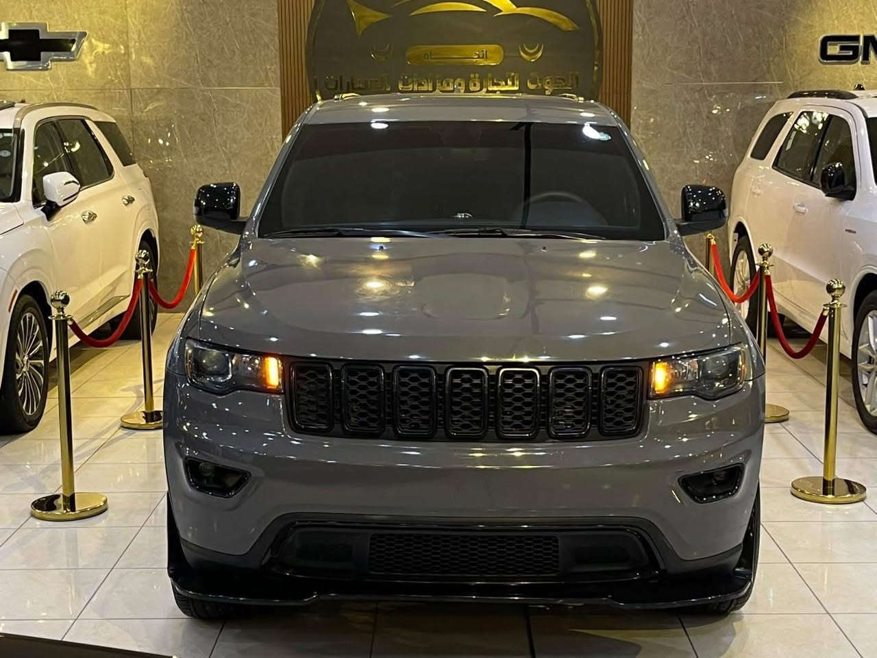 ______________________________________

#اعلان_بيع_سيارة

#عروض_مميزة #لاتفوت_الفرصة

🔷السيارة : جيب كراند شيروكي بلاك توب

🔷سنة الصنع : 2020

🔷اللوحة : اربيل

🔶السعر : 243 ورقة 🔥🚀

🔷الضرر : ضرر جانبي الصبغ على مقدار الضرر. (صور الضرر مرفقة بالاعلان)

🔷ضرر الايرباك : بدون ضرر.

🔷رقم الشاصي : 1C4RJFAG4LC103931

______________________________________

🔷المواصفات:

🔹حجم المحرك 6 سلندر 3.6L 

🔹عداد المسافة 83 الف ميل

🔹رادر جانبي 

🔹تنبيه الخروج عن المسار

🔹كراسي كنتارا

🔹كرسي السائق كهرباء

🔹جنطة كهرباء

🔹ويل كب حجم 20 انج مع اطارات بحالة جيدة

🔹لايتات LED بالكامل

🔹شاشه تحكم بالايعازات

🔹تحكم ستيرن جهتين

🔹بصمة ابواب وتشغيل وتشغيل عن بعد

🔹مع باقي المواصفات الاعتيادية

————————————————————————

☎️ الاتصال :

***********

***********

📍النجف الاشرف - المدينة المائية - مقابل حي الجامعة - قرب سنتر جبل عامل.
