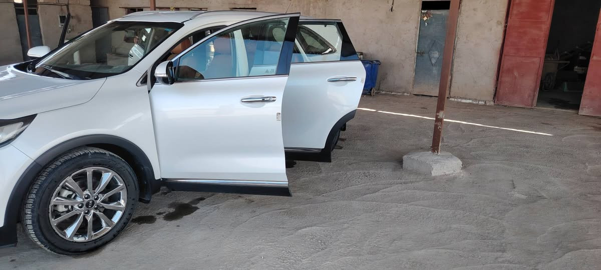 سورنتو  موديل 2018  سياره جديده   ماشيه 79 حقيقي فول ما عدا الفتحه هذا رقم  ***********
