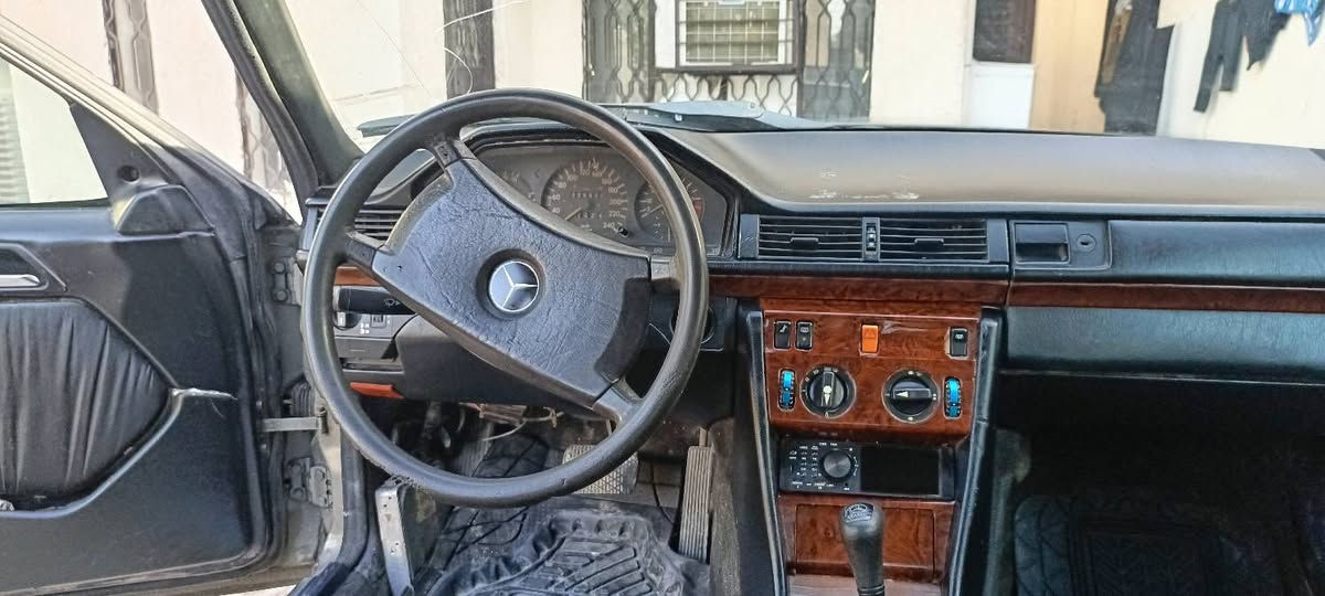 السلام عليكم من رخصة الادمن مارسيدس دب موديل ١٩٩١ رقم كربلاء مميز مكينة بطة ٢.٥ جاهزة تبريد حدادية مكاني كربلاء السعر ٥٥ ورقة رقم الهاتف ***********
