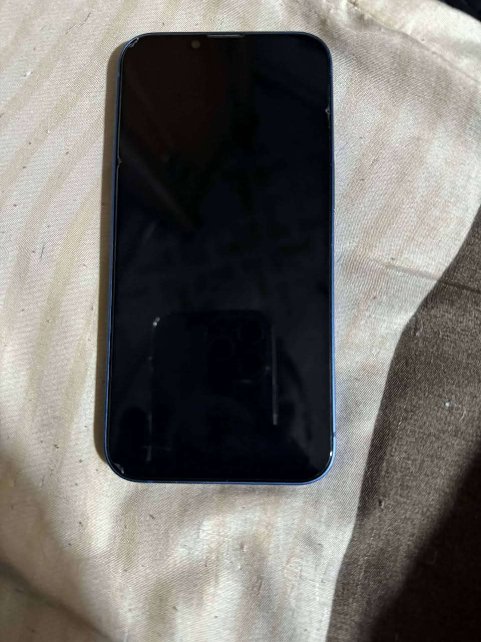 ايفون13 عادي نضافه 85 بالميه شرط ما مفتوح ولا يعبر هوا بطاريه 80
السعر 375
الشراي يخابررعلرقم

***********
