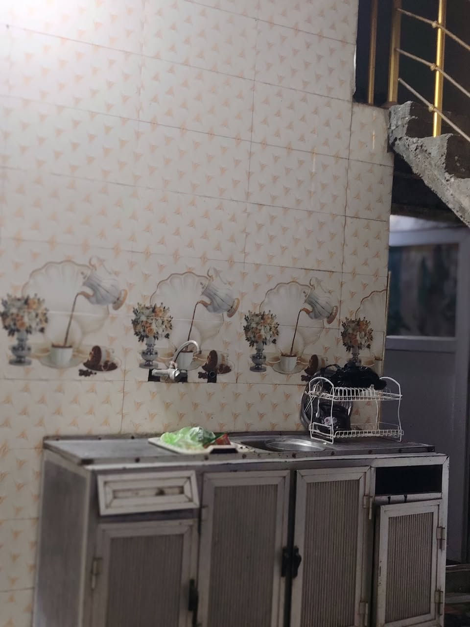 بسم الله الرحمن الرحيم بيت للرهن المساحه 100 متر طابق ونص بحي النداء شارع مجمع بيتي عمود 54 سعر الرهن 23 وبي مجال. مده الرهن سنه وقابل للتجديد خلف مول بغداد بناء طابوك اساس وسقف صب كونكريت يحتوي على غرفتين +صاله+مطبخ+استقبال+حمامتا خارجيه وداخليه للاستفسار ***********
