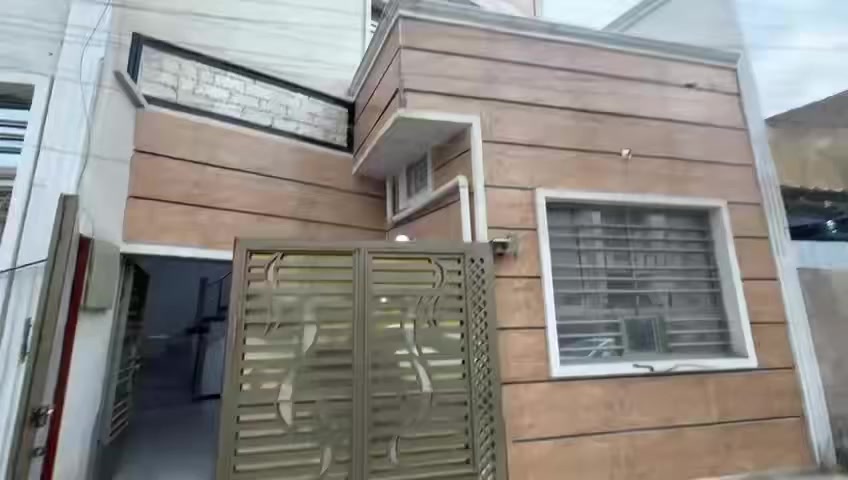 سلام عليكم
بيت الايجار نضيف جداً مساحته 100م يحتوي على ثلاث غرف نوم واستقبال ومطبخ سراميك وخدمات سراميك مكان حي جهاد مربع الذهبي ايجار 650 
اتصال الهاتف ***********
