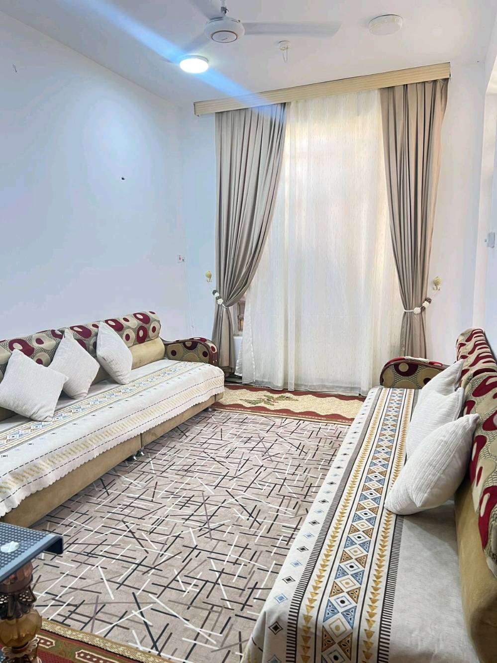 السلام عليكم بيت للبيع مساحة ١٠٠متر مربع طابو زراعي سند ٢٥  يحتوي مطبخ حار وبارد معزولين وصاله وكلدور وغرفه ومجمع صحيات وبيتونه وصحيات خارجيه  بناءصب كونكريت بناء حديثالعنوان ابو خستاوي شارع سيد علي قرب ملعب ابو عادل 
السعر٤٢ وبي مجال 
للاستفسار***********