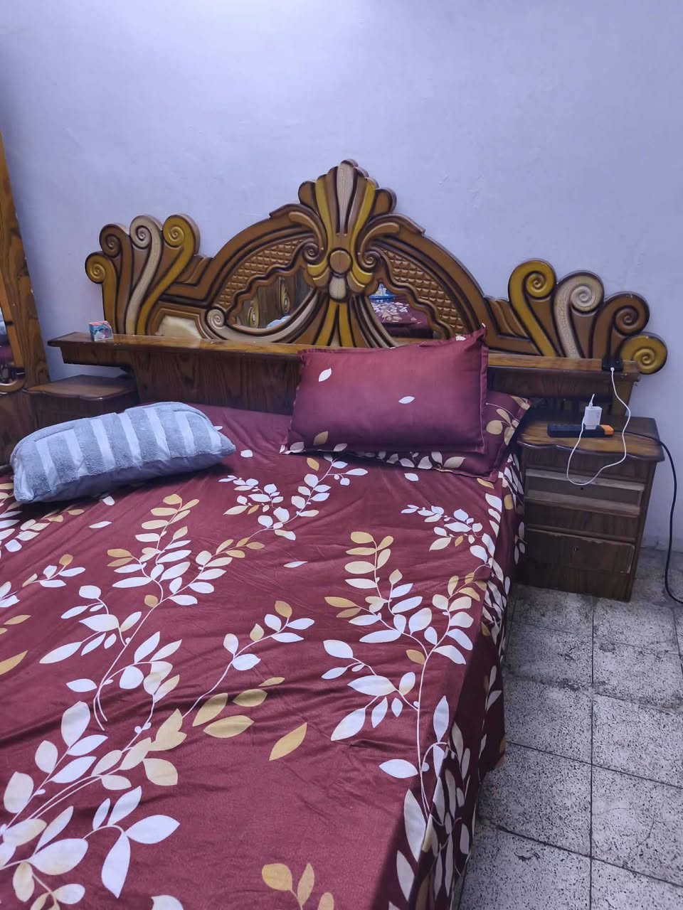 سلام عليكم كاونتر مرمر قطعتين سنك وملحق سعره 150 الثاني الصغير 125 الابيض مابي سنك ملحق وكاونتر سعره100 غرفه نوم سعرها300 (ملاحضه الاغراض يرادلهن ترتيب مو تجي وتكلي ماكلت يرادلهن تعديل شويه) مكاني بغداد بلديات المعكسر *********** توصيل موجود للغرفه مفتوحه حالين بل كاع
