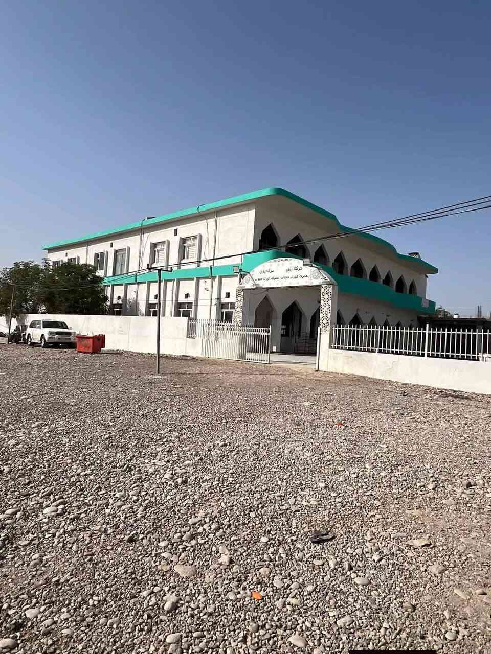 هات هات خانوی هەرزان و نایاب خانوویەکی زۆر هەرزان و گونجاو 
سلام علیکم نرخی

 نــرخــی تـەنـهـا 230 گــەڵا و مـعـامـەڵـە مزگەوت بەرامبەر ئاسایش بەم دیوا 👉👉

#خانووی_نایاب بۆ فرۆشتن ⛪💒
ناونیشان 📍کەلار _ ناحیەی ڕزگاری (سموود) 

🔴 گەڕەکی ئاوباریک نزیک مزگەوتی عومری خطاب🌆🌃  
🔴ڕووبەری 5 بە 20 = 100 مەترە 📏📐
🔴 ڕێگەپێدانەوبەشەردی وەکالە 🖼️
🔴 شوێنێکی زۆۆر خۆش و دڵگیری هەیە. 
🔴 کامل ژوورەکانی 1.20 کاشییە ✅
🔴 کامل ژورەکانی مغریبیەو دکتە💭
🔴 نزیک هەمووخزمە گوزاریەک  🛍
🔴هەموو مواسەفاتێکی تیاکراوە🎁

🔴 ژوورەکانی ئەم خانووە پێکهاتووە لە ⬇️

🔵 میوان 🪑🚪
⚪ مساعد مطبخ 🍽️🫖
🔵هۆڵێک 🖼️
⚪ژوورێکی نوستن 🛋️🛏️
🔵ڕۆشنایی 🪟
⚪ مشتەمەلات 🛁🚿

بۆ زانینی نرخ 💵پەیوەندی بکەن بەم ژمارانەوە 📲📞📳

ز.م***********عقاراتی شاهۆ
