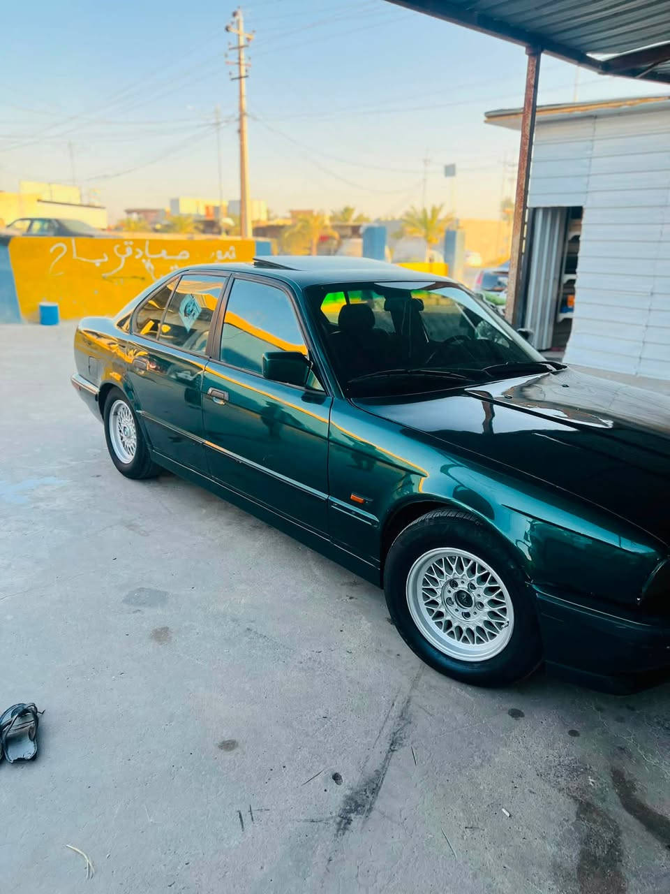السلام عليكم للبيع بي ام موديل 1991حجم 525مسكر بلادي محرك 528دبل فانوس تبريد ثلج تخم تاير جديد سياره كلها شغاله مابيها نقص فتحه سقف شغاله شرط مابيها ولا قطره خياس ولا حادث فقط صبغ جماليه رقم نينوى بأسمي السعر 67وبيها مجال للشراي المكان صلاح الدين قضاء العلم 
الاستفسار***********

