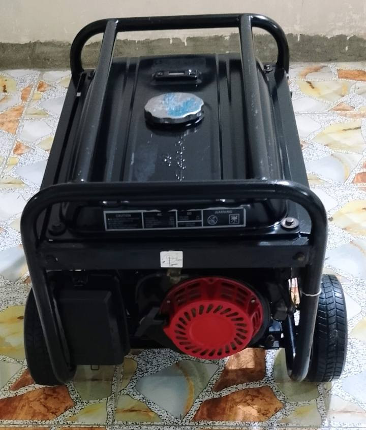 السلام عليكم مولد استرا كوري باب اول ملف نحاس 2 ونص كيفي 10 امبير سلف بكره شغال اقتصاديه بالصرف صوتها جدا هادئ مولد نظيفه ما دخله تصليح عل لفحص سعرها 175 الهاتف 📱*********** بي واتساب الشراي يتصل مكاني بغداد قرب مجمع بسمايه يوجد خدمه توصيل داخل بغداد فقط
