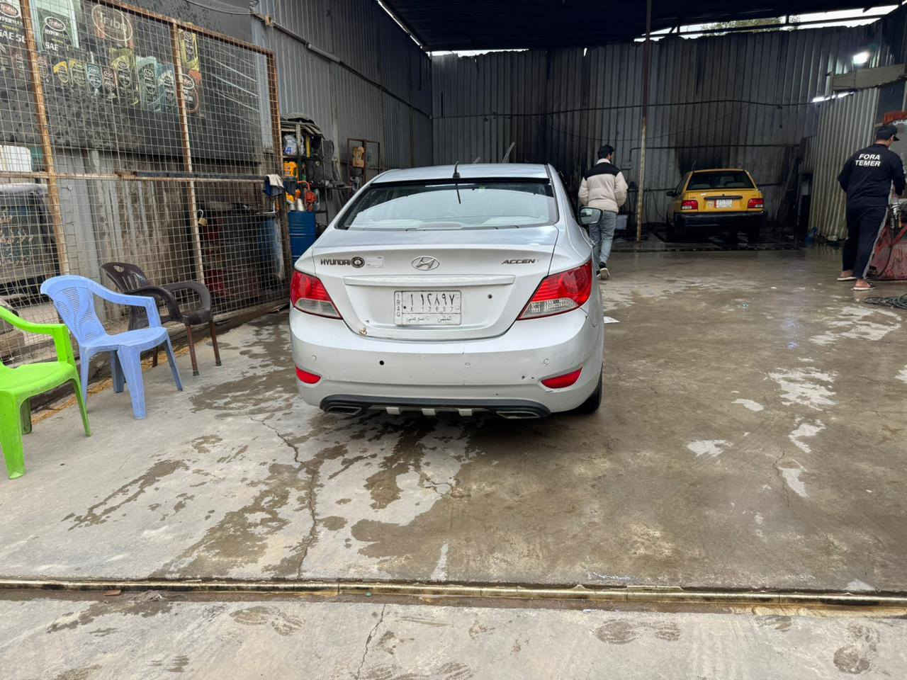 السلام عليكم
اكسنت موديل  ٢٠١٢  خليجي

السيارة ب اسمي تحويل ثاني يوم 

مكينة ١٤٠٠ 

عارضهة ٦٠ وبيهة مجال بسيط 
مكاني بغداد الشعب 
رقم الهاتف ***********
