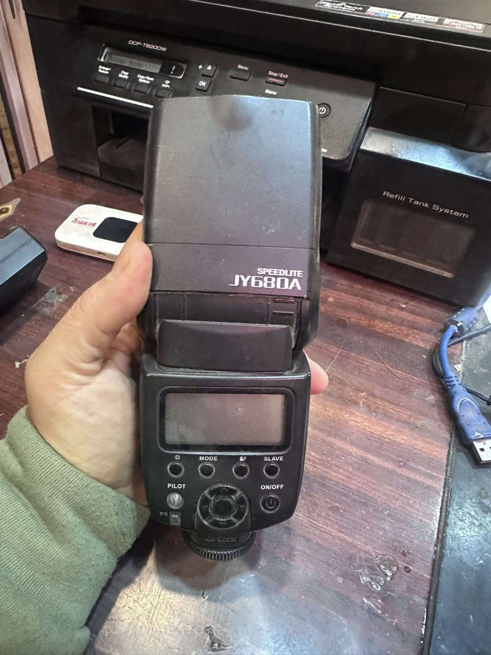 السلام عليكم 
عدسه سكما نيكون 70-300
فلاش لقطه باتري 
فلاش شحن مستمر 
للبيع 
كلهن 200 الف


**إذا كنت صاحب هذا الإعلان وتريد حذفه لأي سبب، رجاءا أرسل رسالة إلى الدعم الفني**