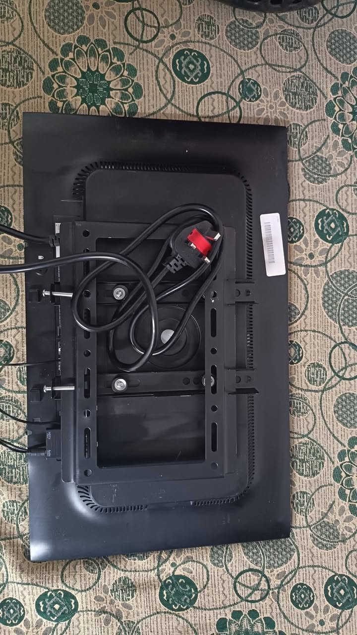 سلام عليكم شاشه حجم 22 صغيره تشتغل انترنيت+كامرات+جميع انواع البليات التحكم من الشاشه بيها قاعده تعليك السعر 55وبيها مجال للشراي يراسلني العنوان حمدانيه لاستفسار ***********
