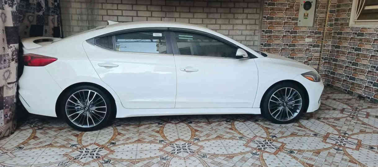 السلام عليكم 
النترا توربو 18 
بدون صبغ اكلين 
سياره فول مواصفات 1/1
اسلايت 
رقم اربيل 
باسمي شخصي شرط تحويل 
لون ابيض 
سعر 160 وبيها مجال قليل 
رقم الهاتف
***********
