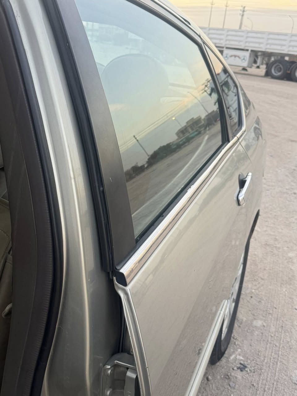 السلام عليكم رينو سفران موديل 2009 مكينه6 السياره مكفوله كير مكينه السياره بيه ملاحظات موجوده بالصور سعره 75 وبيه مجال مكاني بصره خور الزبير وراعي السياره موجود بالبصره هم يمته ماتريد تحويل موجوده وبخدمتكم ***********
