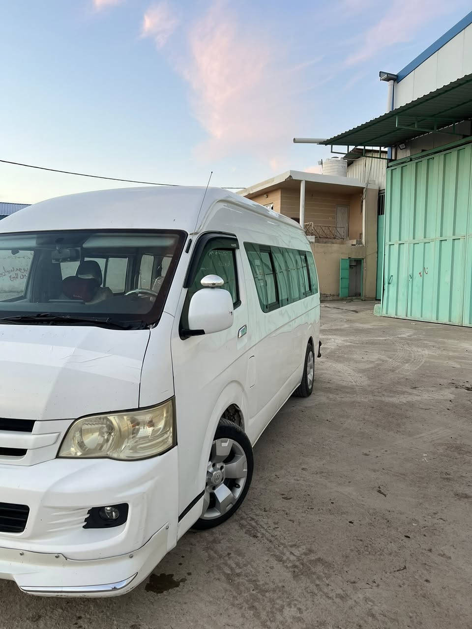 سلام عليكم 
جنبي 14 استلام 16  رقم بغداد انكليزي ماشيه 190  السياره خير من الله منظومة غاز باب كهربائي تايرات جدد صدرها جديد دشومه كريم اللامي عليها ويلات 17  بيها طخه يم البكلايت الخلفي اليسار .  الهلالات الخلفيه بيها صبغ  السياره كلش حلوه ابيع فقط بدون مراوس  
مكان السياره موصل الايسر 
الاتصال 
***********
*********** 
سعرها 145 وبيها شي بسيط
