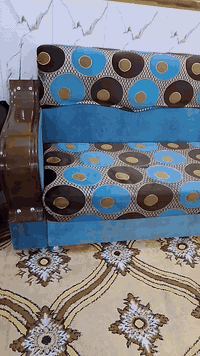 ديوان للبيع 16 مقعد المكان حلة قرب جامعة بابل السعر 425 وبي مجال رقم الهاتف ***********
