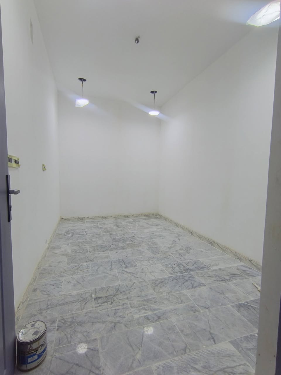بيت البيع مساحه ٦٤متر الشعب مقابيل مطعم حجي عادل 3نوم وصاله ومطبخ وخدمات لاتصال مكتب كليم الله للعقار مقابل مدرسة بلقيس تابعني على صفحه حصريا ***********
