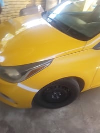 سياره اكسنت موديل 18  امريكي بيه تصليح باب السيايق ولخلفه  مكينيه وكير...