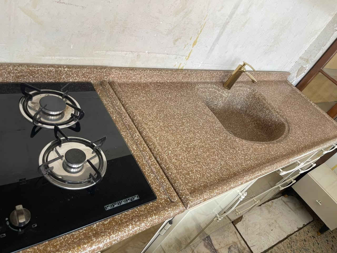 كاونتر كامل جديد ستعمال سبوع بسعر مناسب مستعجله عليه 
بسعر ٤٠٠ الف وإذا اكو عائله فقيره تأخذهم بهل سعر بعد احسن لتواصل ***********
