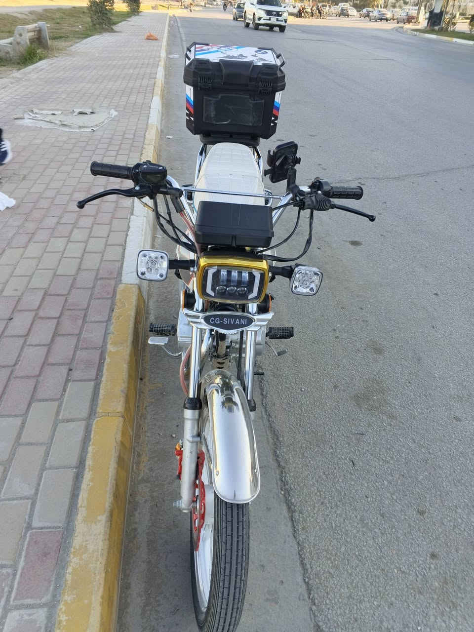 سافانا خمسة كير مديل 26 دهن اول تبديلة كفالة بكل برغي مال جناي تاخذها تترحملي مكينة 150 سيسي وخير من الله 
سعرها 750 واسأل بشكد يطلعونها من المعرض قبل متخابرني 
عنواني كربلاء الحر ***********
