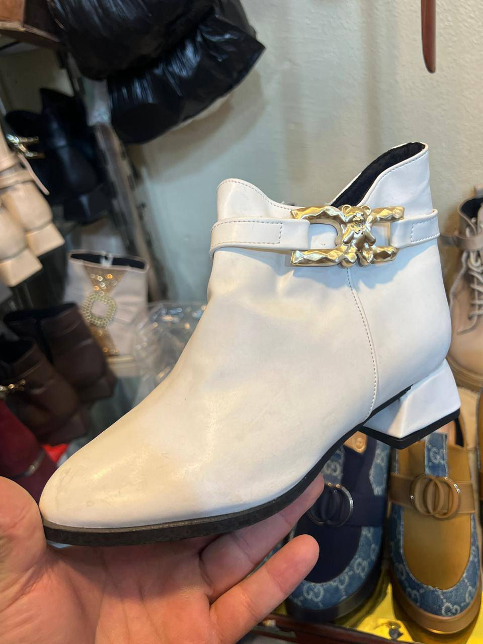 تنزيلات اخذيه وبوتات نسائي جديد 
السعر 7 الف 
القياسات المتوفره من 41 إلى 37 وقسم قياس غير متوفر 
العنوان موصل سوق سومر مقابل بيت الكندي 
محلات أبو عائشة للبالة الأوربية والخليجية داخل القصريه 
علق ب تم حتى يصلك كل ماهو جديد في الصفحه 
 للاستفسارالاتصال على
 الرقم*********** كورك أو ‎0770 465 4994 اسيا 
أو على الوات ساب 📱🌹 وأهلا وسهلا بزبائننا الكرام
