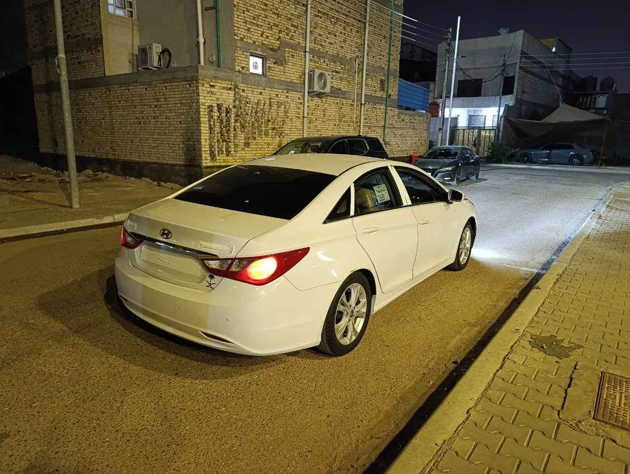 سوناتا 2011 خليجي بدون ضربة كفاله بيها الدواير الخلفية صبغ اثر خياس 
سيارة جاهزة كير مكينه تبريد حدادة كلة جديد وكفالة محرك 2400 دوش . العنوان التنومة حي الموضفين 
*********** البصرة, العراق
