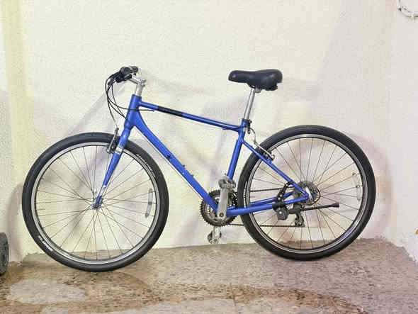 السلام عليكم 🫡♥️
دراجة ماركة جاينت گراڤر 
( GIANT GRAVER )
بلادية على وضع الشركة بدون اي نقص او تبديل

معدن الفريم // المنيوم مضلع💪
قياس الفريم // ميديم M💫

سستم الدراجة // شيمانو shimano كامل بدون اي نقص💥
عدد السرع // 8*2🔥

ويالة الدراجة // المنيوم طبقتين لتحمل الوزن والطسات + نظام بولبرن وكمبليونه

السعر💵 // 175 وبي مجال
العنوان🏠 // بغداد _ حي القاهرة
للاستفسار متوفر ماسنجر او على الرقم
***********
