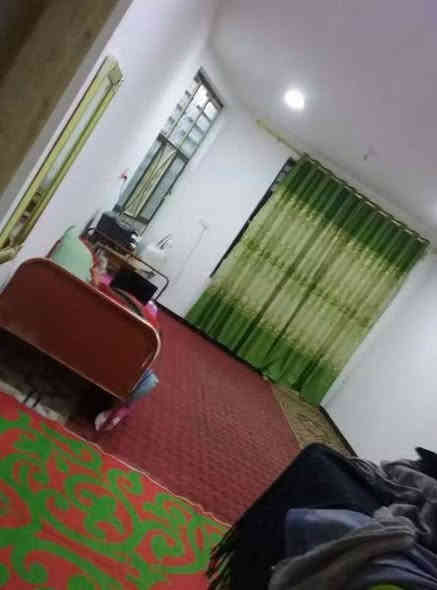 عقار موقع ممتاز في التاجية!!! 
مساحة 200 متر
 تصميم معماري مبتكر ومميز.
 الطابق الأول:
 استقبال فاخر ومطبخ مجهز وكلدور وغرفة نوم ومجمع صحيات. 
الطابق الثاني: 
3 غرف نوم فسيحة ومجمع صحيات وكلدور. بناء درجة أولى كامل. للتواصل: *********** ، ***********. 🏠💰📈💸
